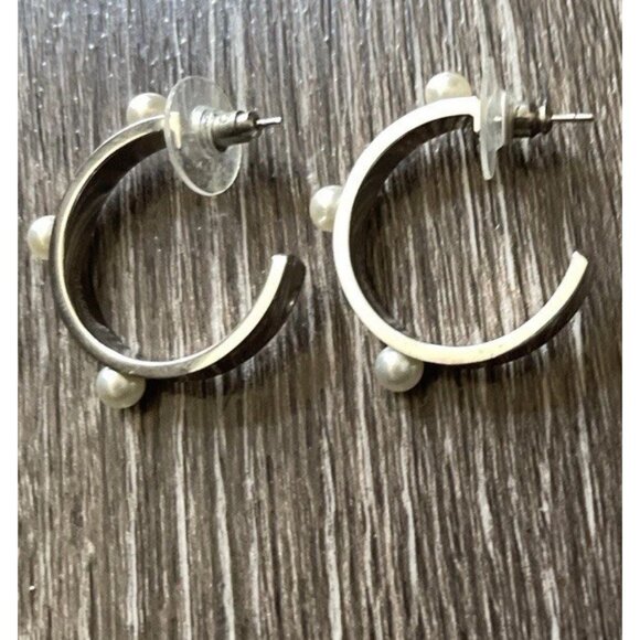 Vintage Majorica Women’s White 3 Pearl Silver Tone Hoop Earrings 1” RARE - Picture 3 of 13